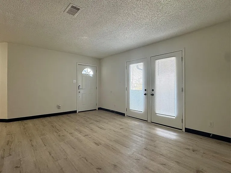 1319 Brenda Ln #B — Photo 3
