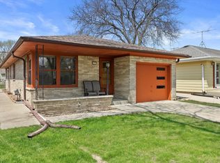 2225 N 117th St, Wauwatosa, WI 53226