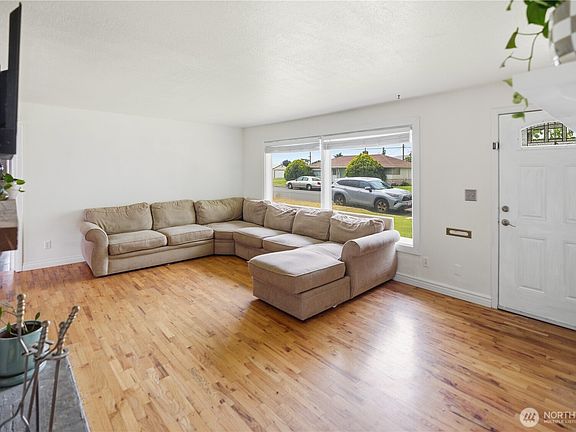 3rd image of 214 G Street NE