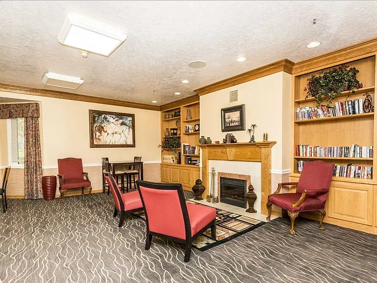 555 Highland Dr #115 — Photo 17