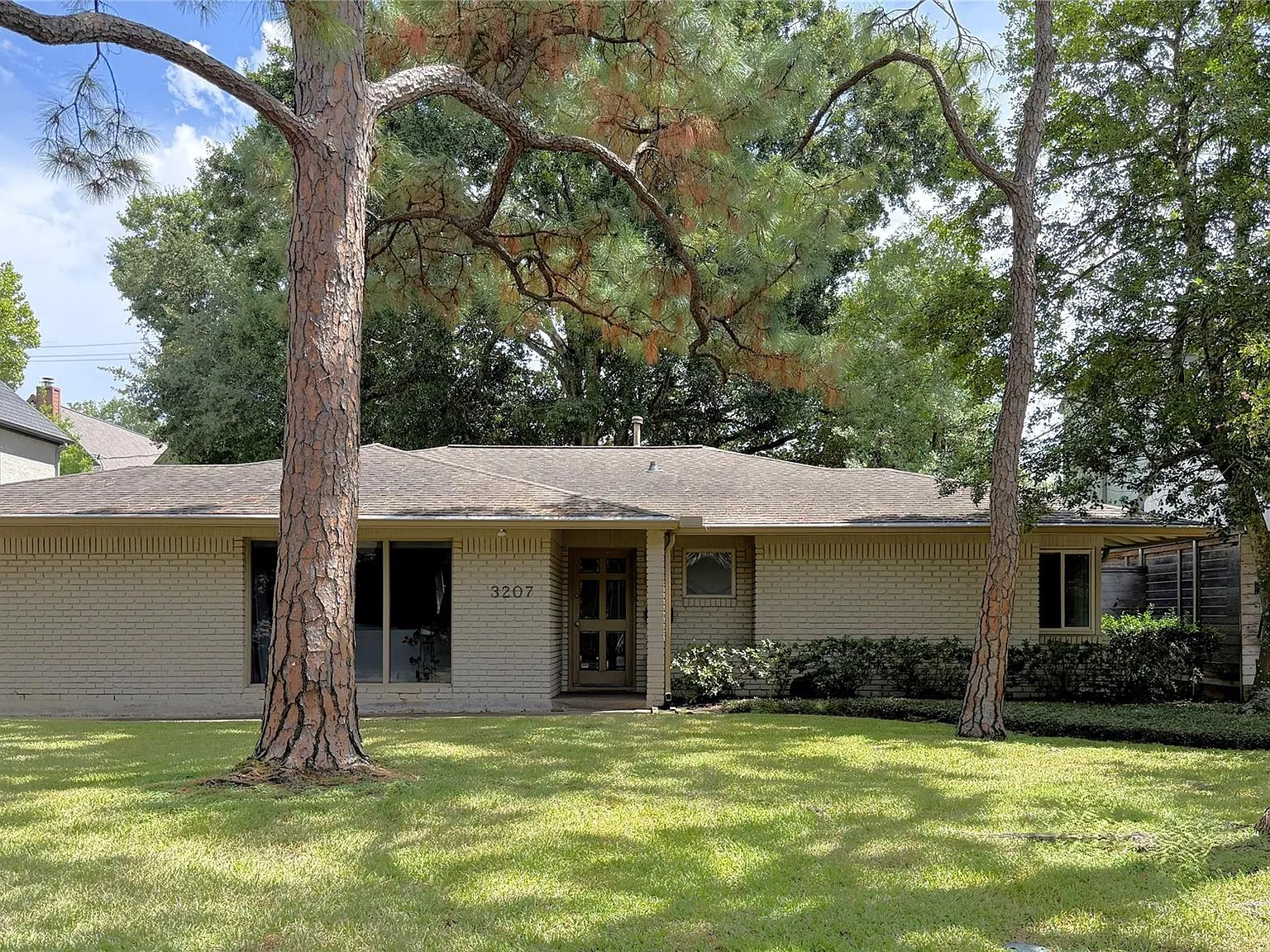 3 bed, 2.0 bath, 1745 sqft, $3,750 — Photo 1
