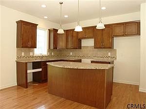 3rd image of 118 Sheldon Dr