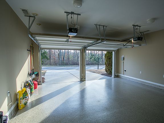 3rd image of 30 McGregor Ln