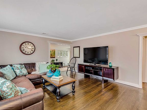 4th image of 7 Chase Ln