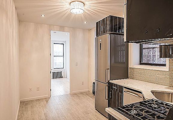 5th image of 620 E 6th St #2