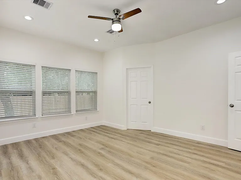3515 Delhi St — Photo 17