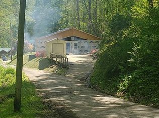 123 Whitten Branch Rd, Peytona, WV 25154