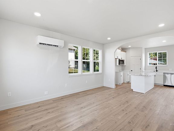 5th image of 1518 Roxbury