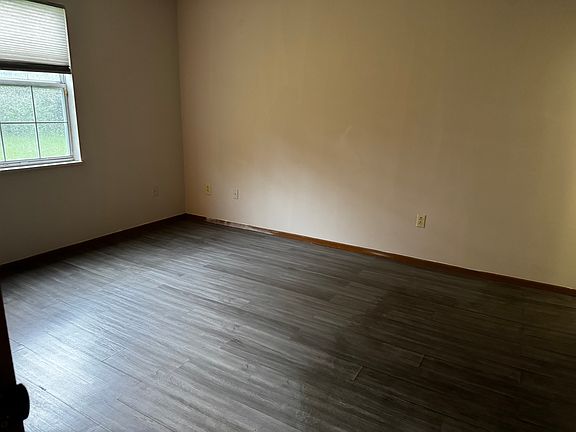 5th image of 3761 Springwood Dr