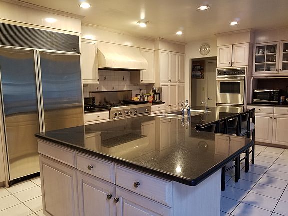Expansive open plan gourmet kitchen