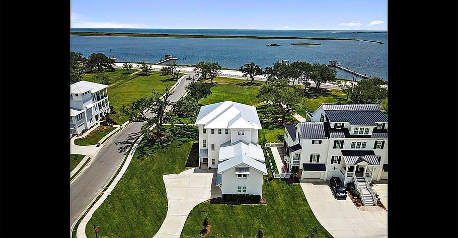1st image of 521 E Beach Dr