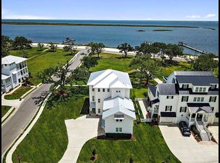 521 E Beach Dr, Ocean Springs, MS 39564