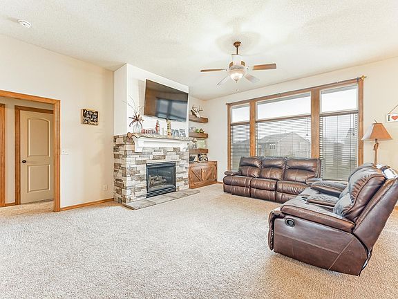 4th image of 300 Sienna Dr