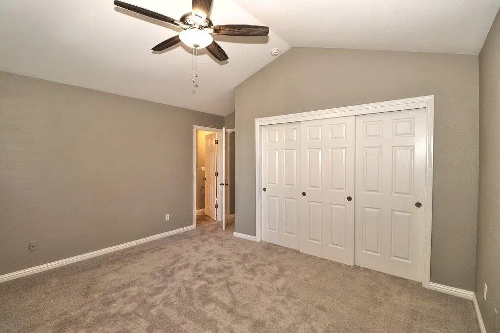 3 bed, 2.5 bath, 1381 sqft, $2,495 — Photo 2