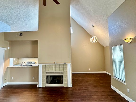 4th image of 1679 Somerset Pl