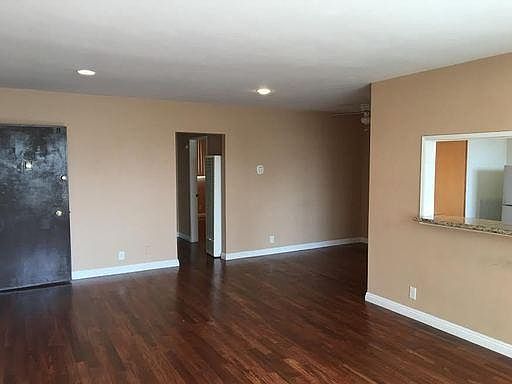 5th image of 1019 N Hayworth Ave APT 9