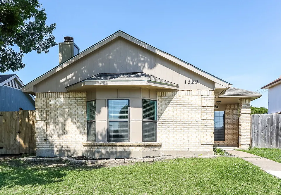1329 Planters Rd