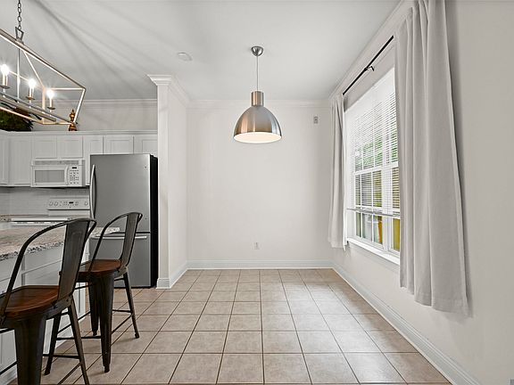 5th image of 2133 Plantation Ln