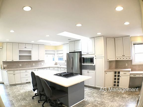 3rd image of 1202 Greenleaf Dr