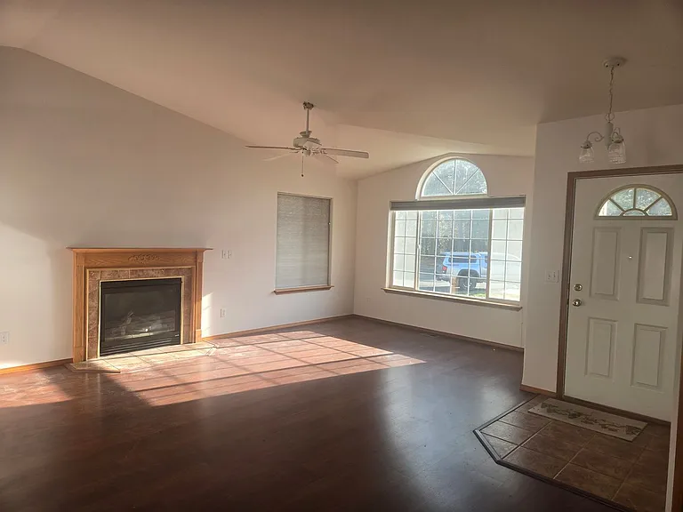 719 E Vintage Ct — Photo 4