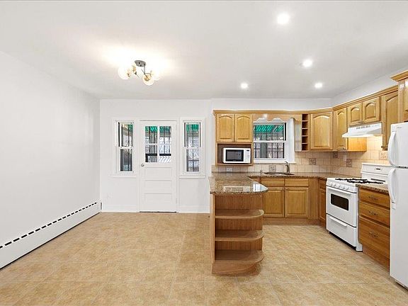 3rd image of 3337 Gunther Avenue