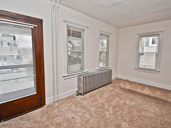 3rd image of 519 Queen St