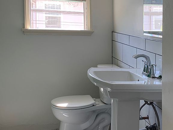 2nd image of 262 La Verne Ave #1/2