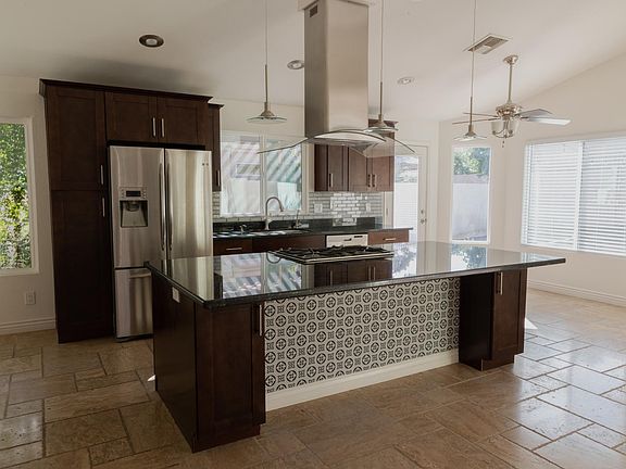 Kitchen - Granite, Stainless Steel Appliances