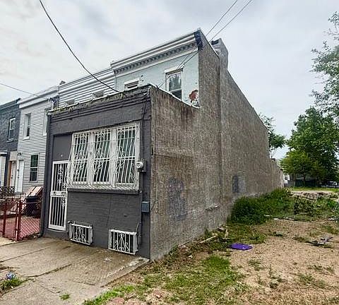 3rd image of 314 Clinton St