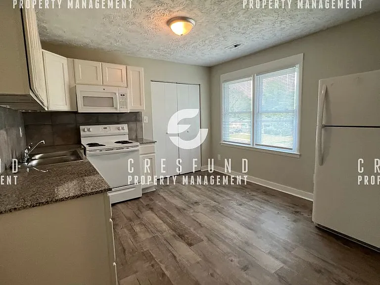 2nd Floor Spacious & Updated 1 Bed, 1 Bath Apartment — Photo 7