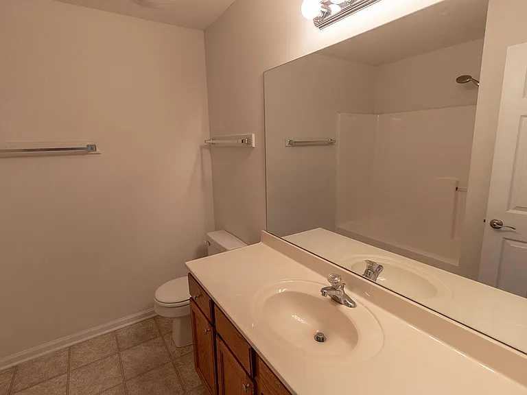 3306 E Saint Charles Rd — Photo 22