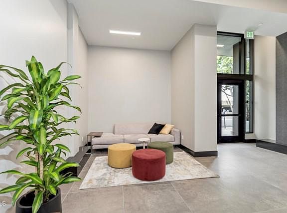 5th image of 178 S Euclid Ave #306