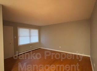 5003 Columbus Dr APT B, Oak Lawn, IL 60453