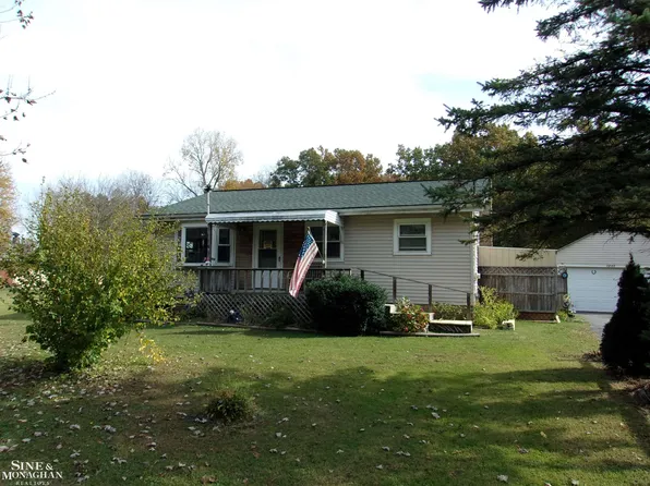 7633 Marsh Rd, Cottrellville, MI 48039
