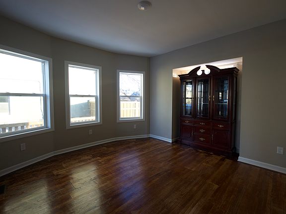 5th image of 936 Marshall Ave