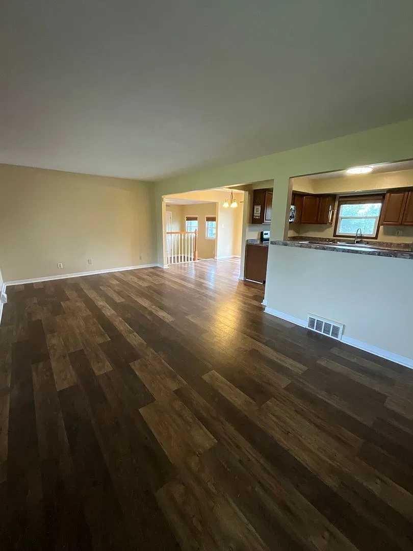 Available Immediately 3 Bedroom / 2 Bath Home in Auburn/Washburn School District — Photo 4