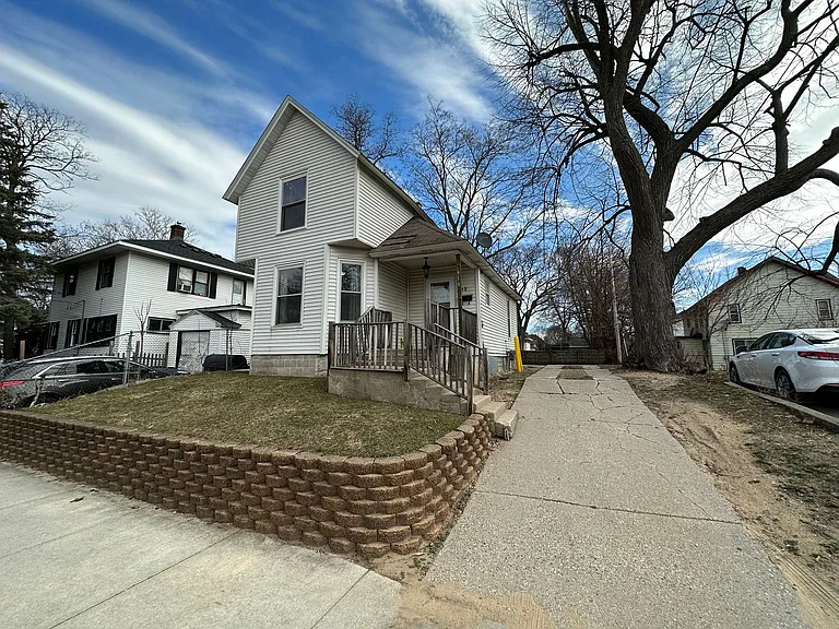 910 Union Ave SE — Photo 11