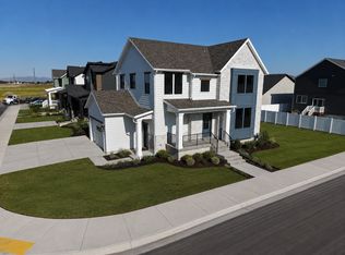 2810 W Guernsey Ln, Ogden, UT 84403