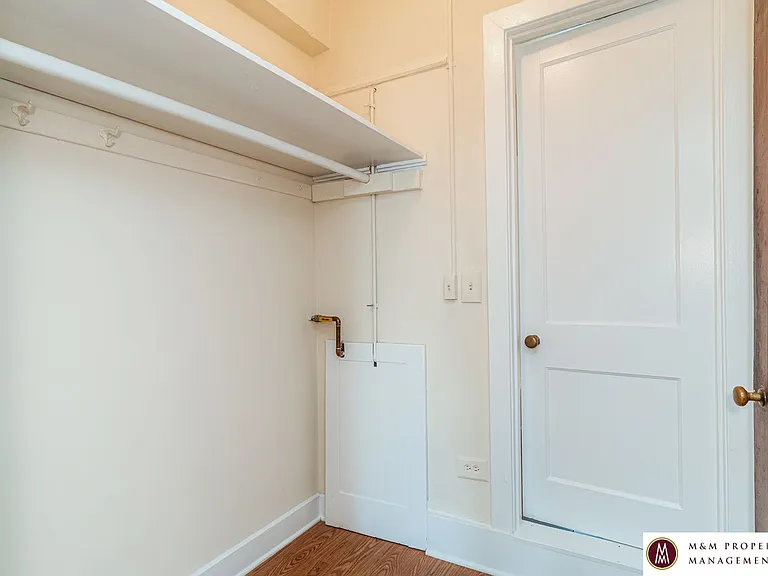 817 Oak Park — Photo 4