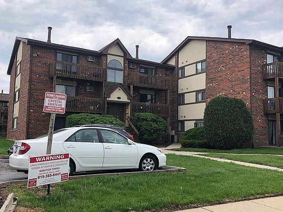 Parking lot right in front