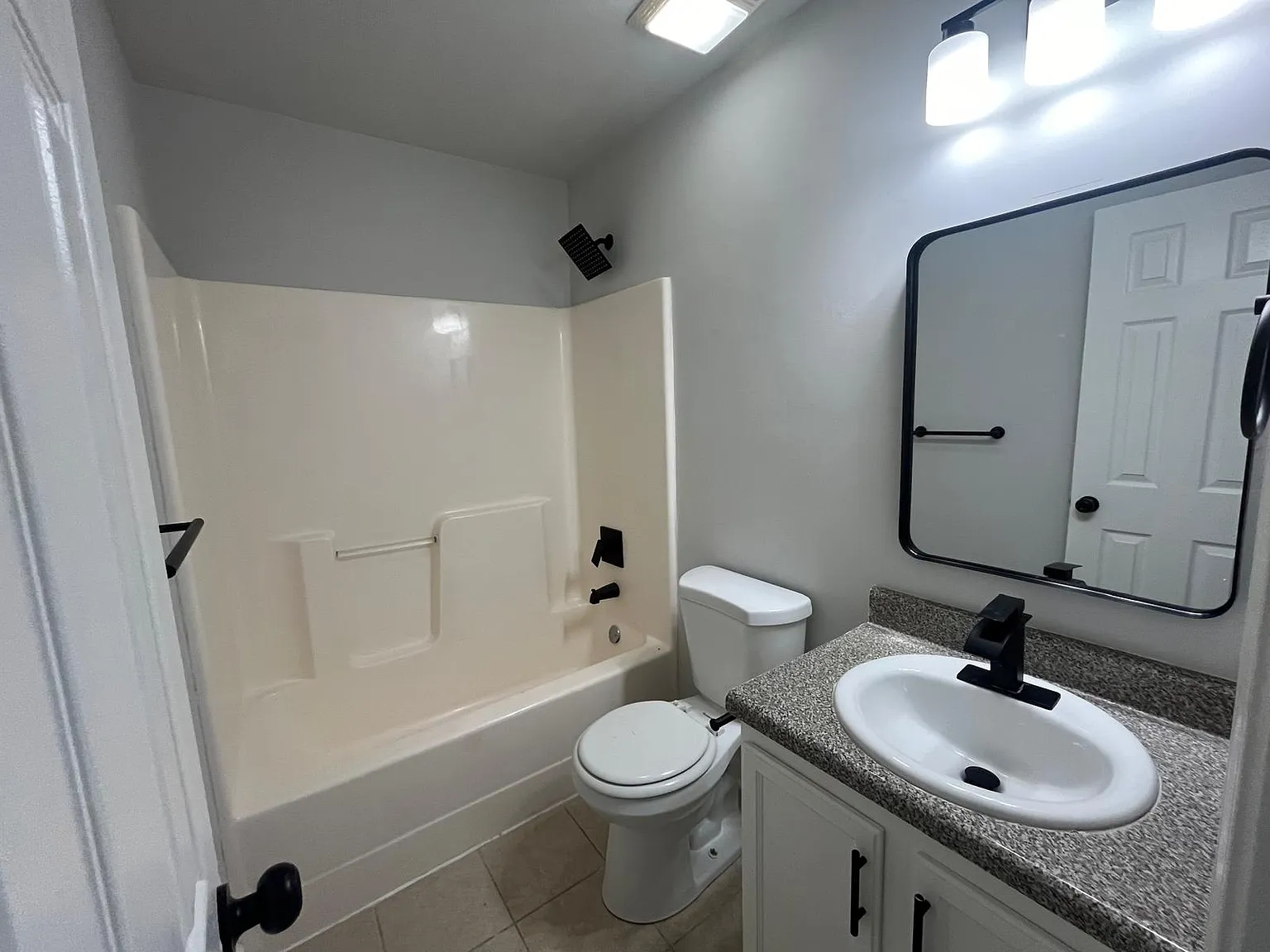 4 bed, 2.5 bath, 1600 sqft, $1,550 — Photo 2