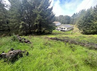 28 Cove View Dr, Whitethorn, CA 95589