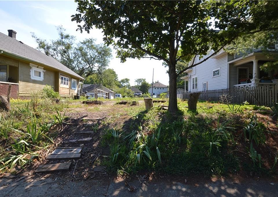 1st image of 1217 N Parker Ave