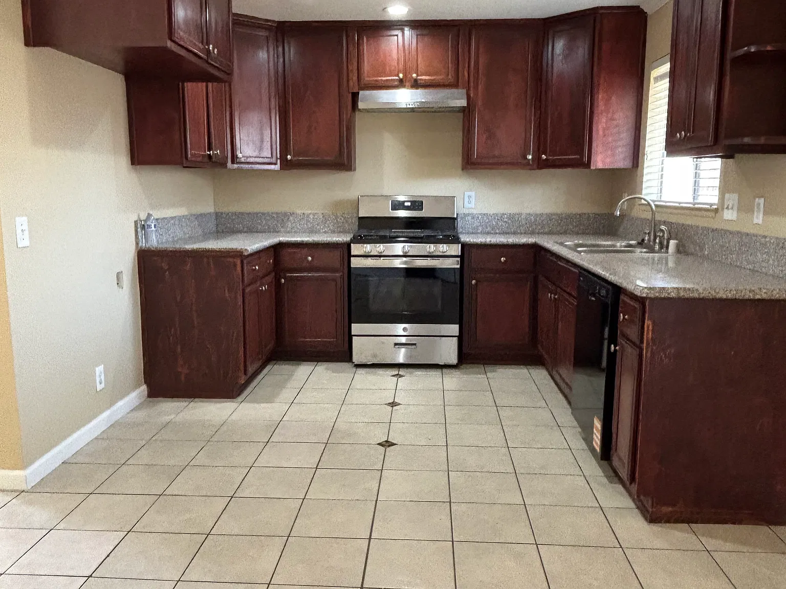 2 bed, 850 sqft, $1,475 — Photo 2