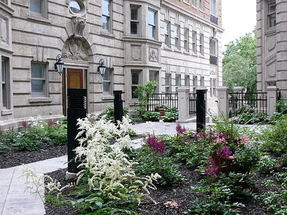 Courtyard at Park Lane Villa in University Circle
