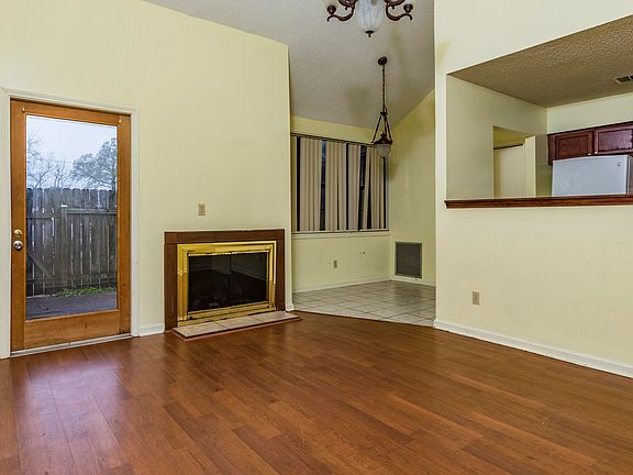 5th image of 211 Marguerite St APT C