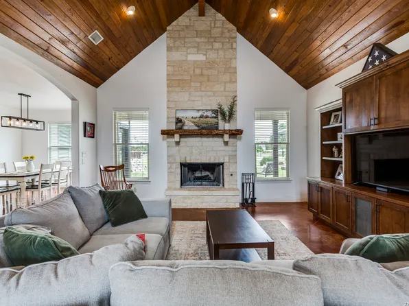 106 RIVER MOUNTAIN DR, Boerne, TX 78006