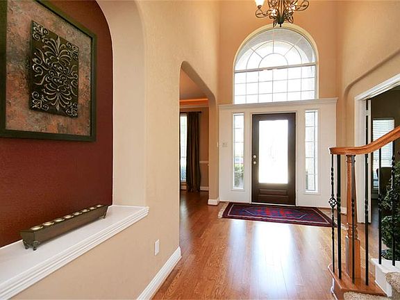 DRAMATIC TWO STORY ENTRANCE WITH GLEAMING HARDWOODS & ART NICHE.