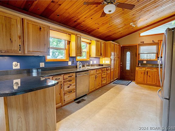 3rd image of 22 Little Sunrise Ln