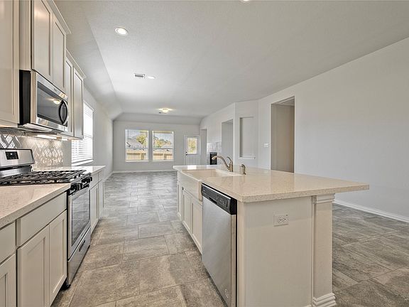 5th image of 135 Dinah Dr